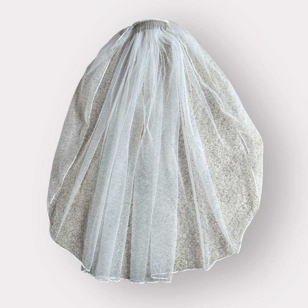Ivory Bridal Wedding Veil - Picture 2 of 3